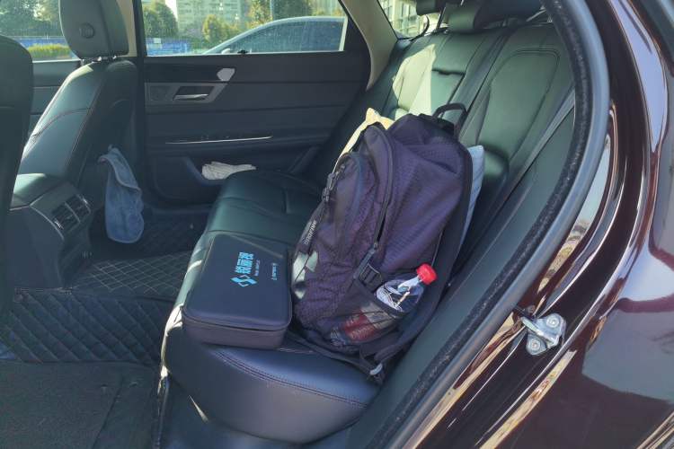 Used Jaguar XFL 2020 XFL 2.0T P200 Two-Wheel-Drive Rally Flag Edition Left Rear Seat