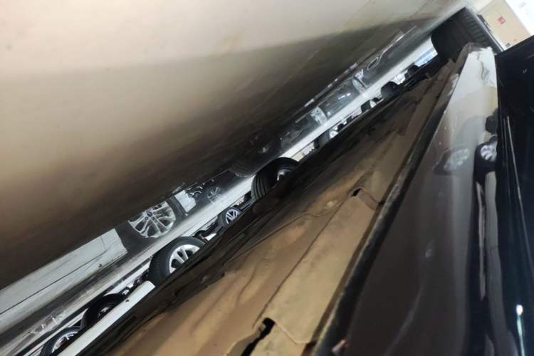 Used Jaguar XFL 2020 XFL 2.0T P200 Two-Wheel-Drive Rally Flag Edition Left Side Sill