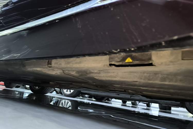 Used Jaguar XFL 2020 XFL 2.0T P200 Two-Wheel-Drive Elite Edition Left Side Sill