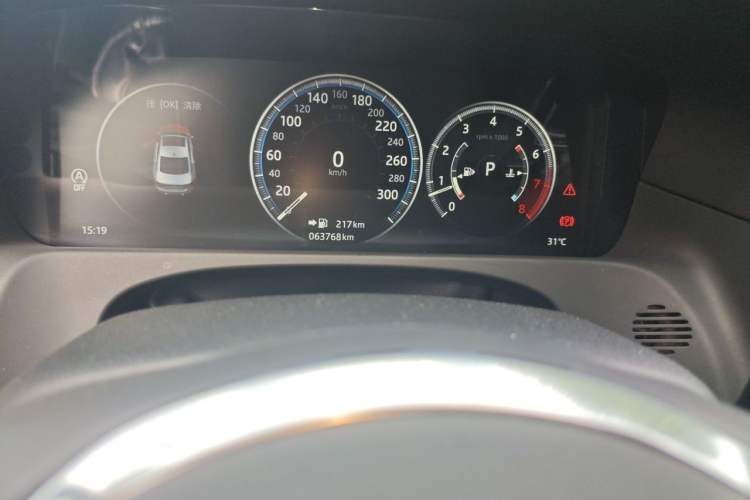 Used Jaguar XFL 2020 XFL 2.0T P200 Two-Wheel-Drive Rally Flag Edition Odometer Close Up