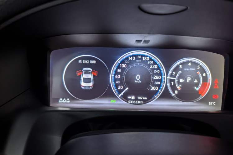 Used Jaguar XFL 2020 XFL 2.0T P200 Two-Wheel-Drive Elite Edition Odometer Close Up