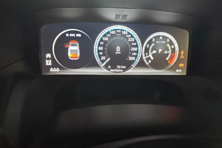 Used Jaguar XFL 2020 XFL 2.0T P200 Two-Wheel-Drive Elite Edition Odometer Close Up