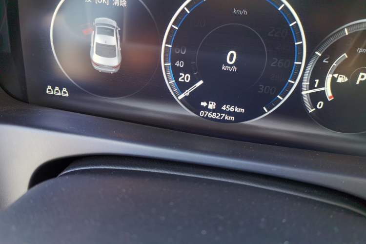 Used Jaguar XFL 2020 XFL 2.0T P200 Two-Wheel-Drive Rally Flag Edition Odometer Close Up