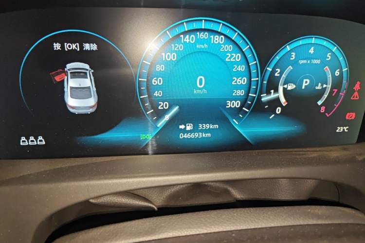 Used Jaguar XFL 2020 XFL 2.0T P200 Two-Wheel-Drive Rally Flag Edition Odometer Close Up