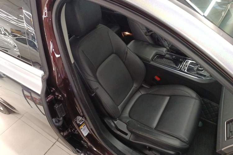 Used Jaguar XFL 2020 XFL 2.0T P200 Two-Wheel-Drive Elite Edition Right Front Seat