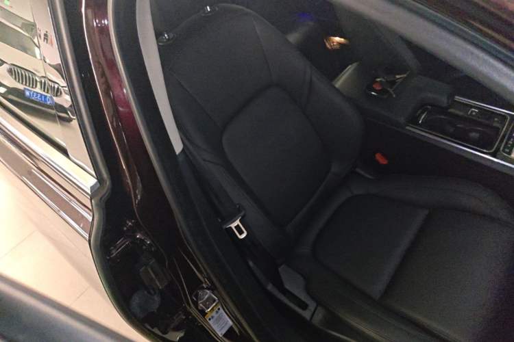 Used Jaguar XFL 2020 XFL 2.0T P200 Two-Wheel-Drive Elite Edition Right Front Seat