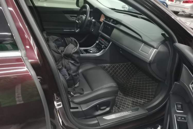 Used Jaguar XFL 2020 XFL 2.0T P200 Two-Wheel-Drive Elite Edition Right Front Seat