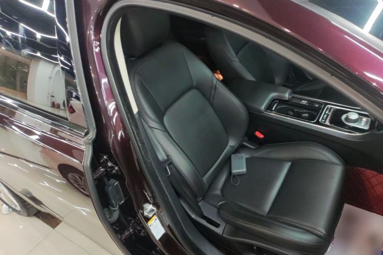Used Jaguar XFL 2020 XFL 2.0T P200 Two-Wheel-Drive Rally Flag Edition Right Front Seat