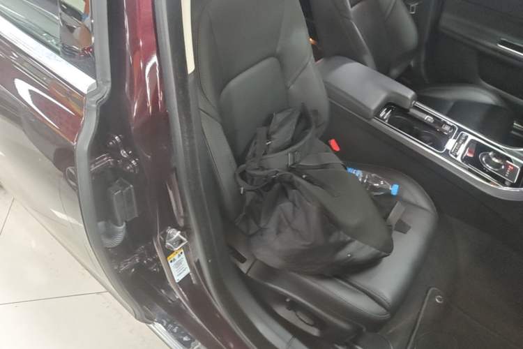 Used Jaguar XFL 2020 XFL 2.0T P200 Two-Wheel-Drive Elite Edition Right Front Seat