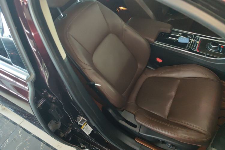Used Jaguar XFL 2020 XFL 2.0T P250 Two-Wheel-Drive Luxury Edition Right Front Seat