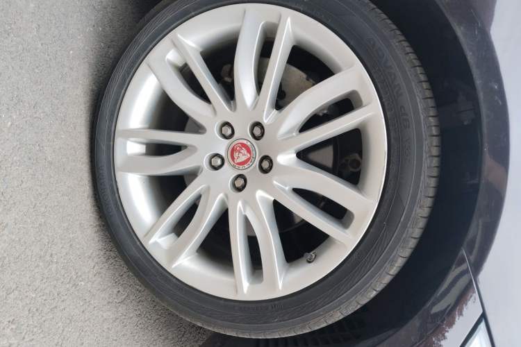 Used Jaguar XFL 2020 XFL 2.0T P250 Four-Wheel Drive Luxury Edition Right Front Wheel Hub