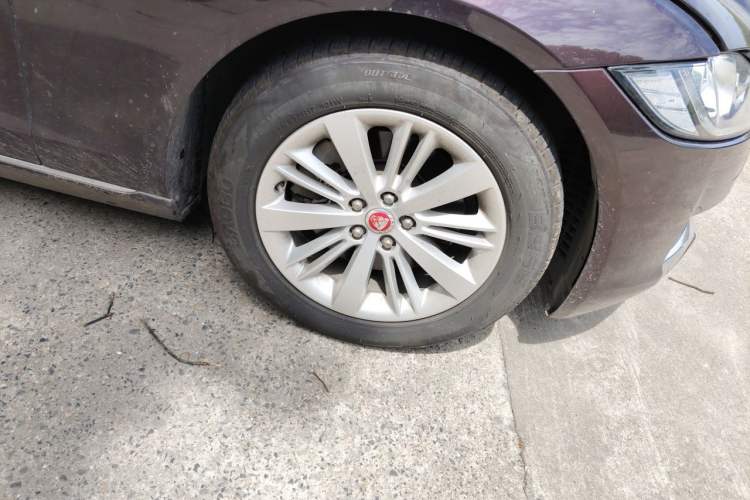 Used Jaguar XFL 2020 XFL 2.0T P200 Two-Wheel-Drive Windflower Edition Right Front Wheel Hub