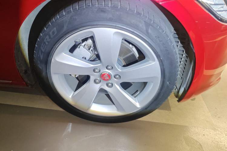 Used Jaguar XFL 2020 XFL 2.0T P200 Two-Wheel-Drive Elite Edition Right Front Wheel Hub