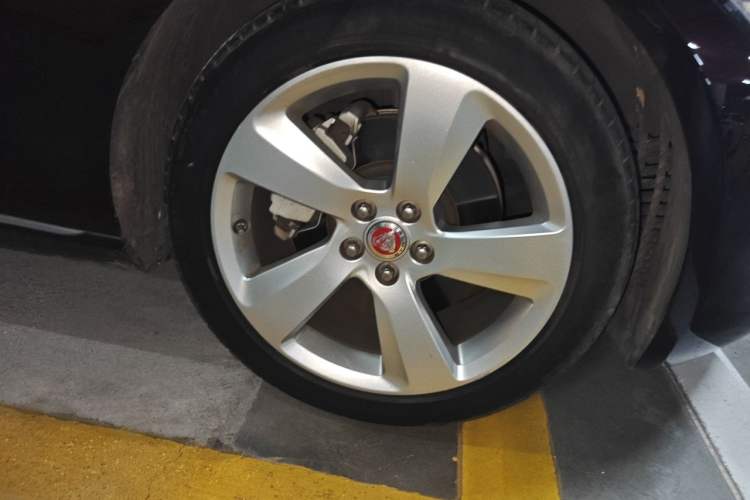 Used Jaguar XFL 2020 XFL 2.0T P200 Two-Wheel-Drive Elite Edition Right Front Wheel Hub