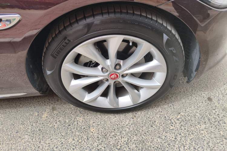 Used Jaguar XFL 2020 XFL 2.0T P250 Two-Wheel-Drive Luxury Edition Right Front Wheel Hub