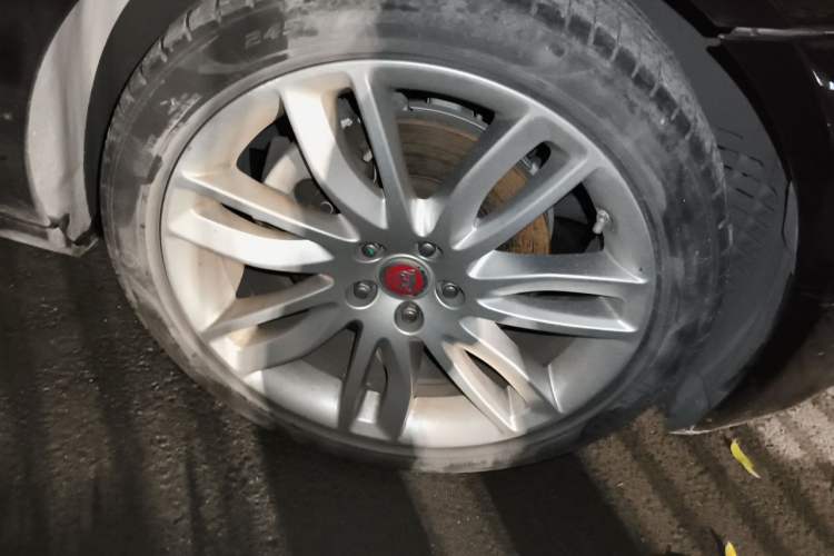 Used Jaguar XFL 2020 XFL 2.0T P250 Four-Wheel Drive Luxury Edition Right Front Wheel Hub