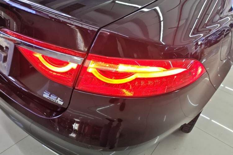 Used Jaguar XFL 2020 XFL 2.0T P250 Four-Wheel Drive Luxury Edition Right Rear Taillight