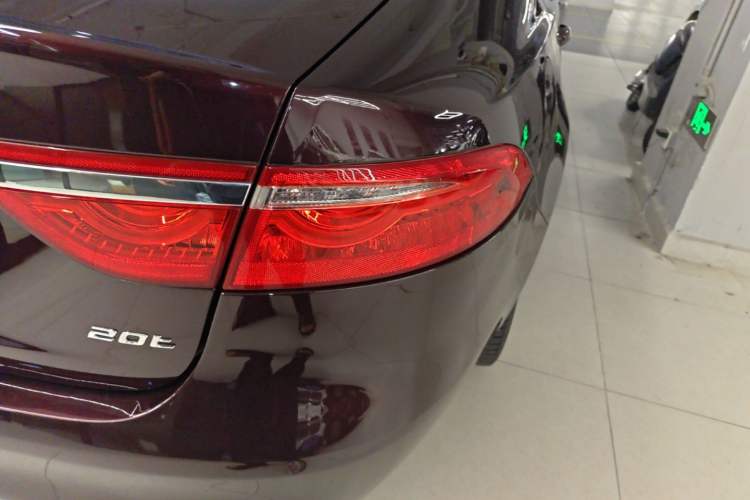 Used Jaguar XFL 2020 XFL 2.0T P200 Two-Wheel-Drive Elite Edition Right Rear Taillight