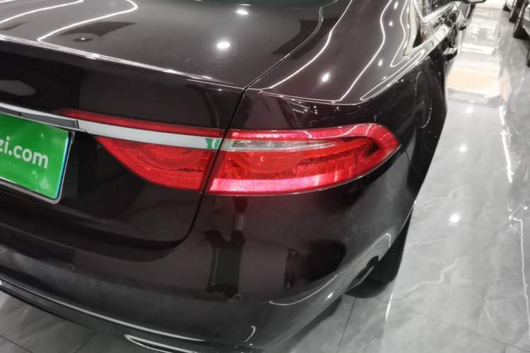 Used Jaguar XFL 2020 XFL 2.0T P200 Two-Wheel-Drive Elite Edition Right Rear Taillight