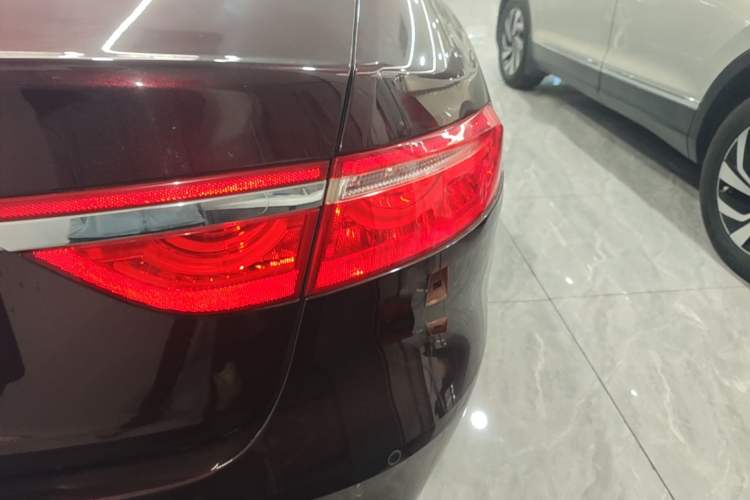 Used Jaguar XFL 2020 XFL 2.0T P200 Two-Wheel-Drive Elite Edition Right Rear Taillight