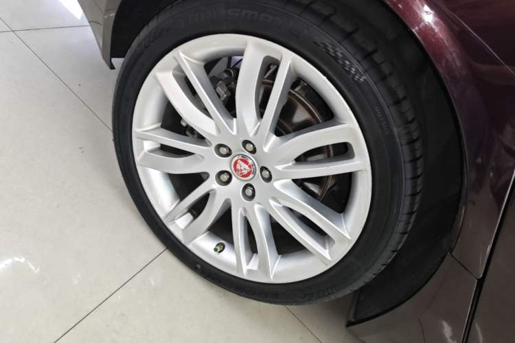 Used Jaguar XFL 2020 XFL 2.0T P250 Four-Wheel Drive Luxury Edition Right Rear Wheel Hub