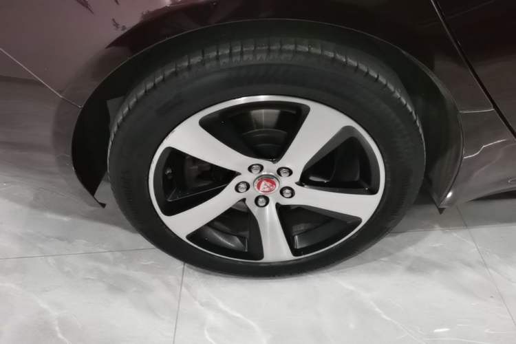 Used Jaguar XFL 2020 XFL 2.0T P200 Two-Wheel-Drive Elite Edition Right Rear Wheel Hub