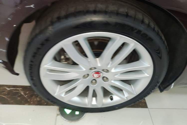 Used Jaguar XFL 2020 XFL 2.0T P200 Two-Wheel-Drive Rally Flag Edition Right Rear Wheel Hub