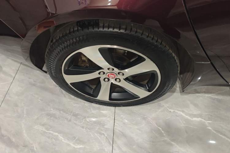 Used Jaguar XFL 2020 XFL 2.0T P200 Two-Wheel-Drive Elite Edition Right Rear Wheel Hub