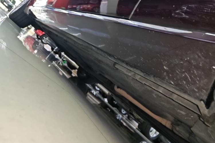 Used Jaguar XFL 2020 XFL 2.0T P250 Four-Wheel Drive Luxury Edition Right Side Sill