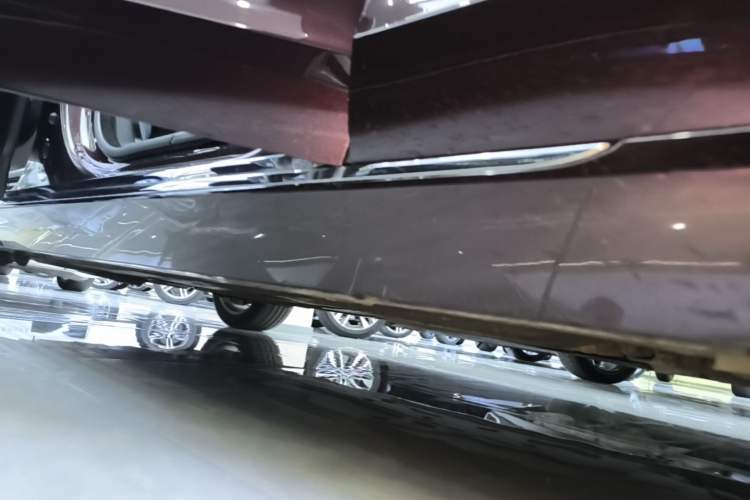 Used Jaguar XFL 2020 XFL 2.0T P200 Two-Wheel-Drive Elite Edition Right Side Sill