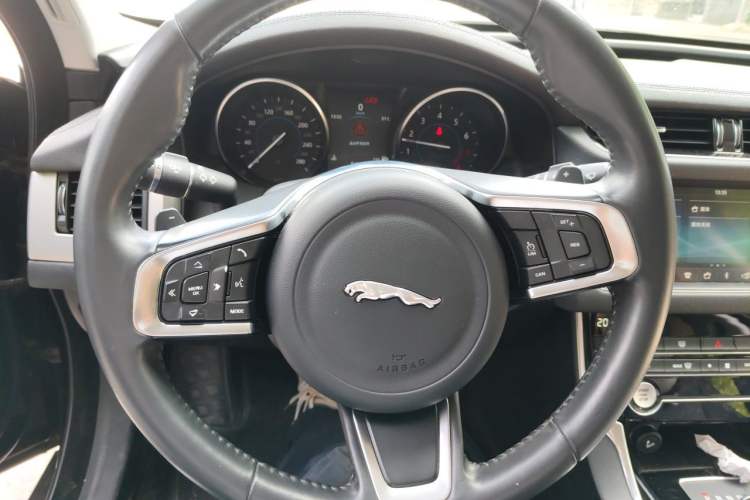 Used Jaguar XFL 2020 XFL 2.0T P200 Two-Wheel-Drive Windflower Edition Steering Wheel