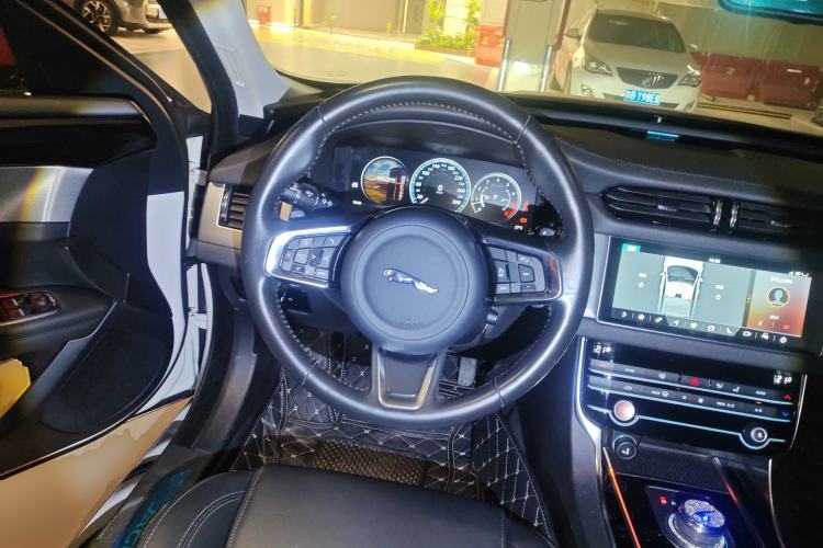 Used Jaguar XFL 2020 XFL 2.0T P200 Two-Wheel-Drive Elite Edition Steering Wheel