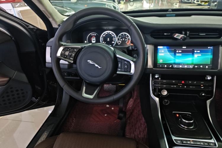 Used Jaguar XFL 2020 XFL 2.0T P250 Four-Wheel Drive Luxury Edition Steering Wheel
