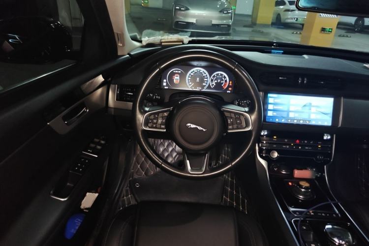 Used Jaguar XFL 2020 XFL 2.0T P200 Two-Wheel-Drive Elite Edition Steering Wheel