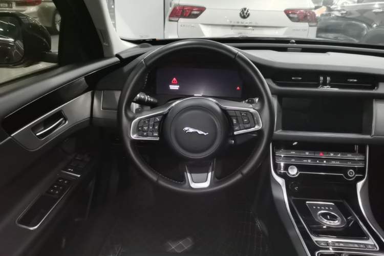 Used Jaguar XFL 2020 XFL 2.0T P200 Two-Wheel-Drive Elite Edition Steering Wheel