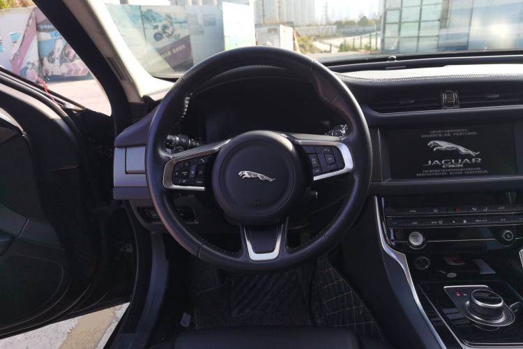 Used Jaguar XFL 2020 XFL 2.0T P200 Two-Wheel-Drive Rally Flag Edition Steering Wheel