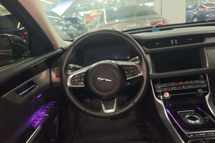 Used Jaguar XFL 2020 XFL 2.0T P200 Two-Wheel-Drive Elite Edition Steering Wheel