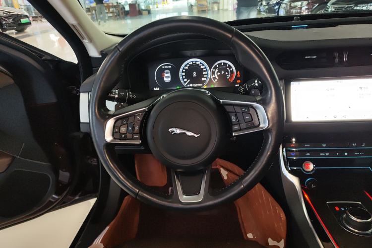 Used Jaguar XFL 2020 XFL 2.0T P250 Two-Wheel-Drive Luxury Edition Steering Wheel