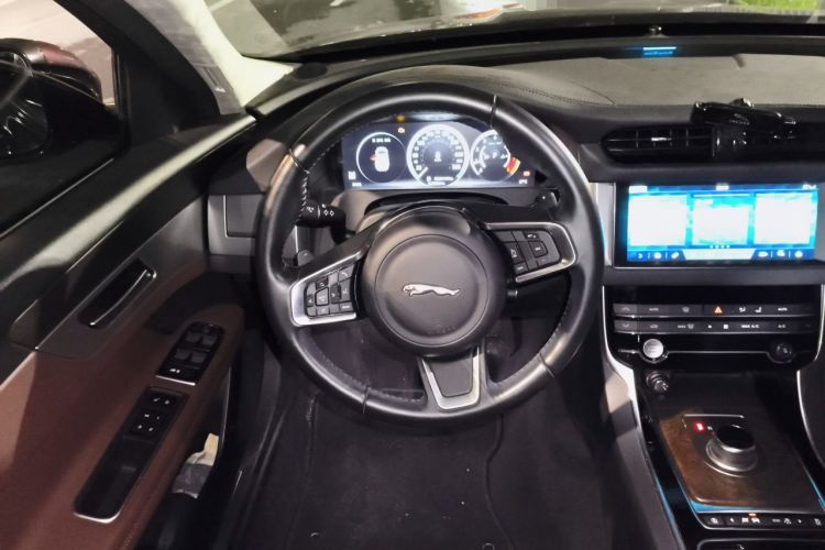 Used Jaguar XFL 2020 XFL 2.0T P250 Four-Wheel Drive Luxury Edition Steering Wheel