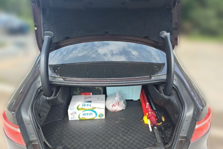 Used Jaguar XFL 2020 XFL 2.0T P200 Two-Wheel-Drive Rally Flag Edition Trunk