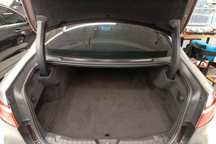 Used Jaguar XFL 2020 XFL 2.0T P200 Two-Wheel-Drive Elite Edition Trunk