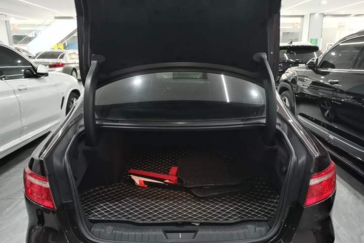Used Jaguar XFL 2020 XFL 2.0T P200 Two-Wheel-Drive Elite Edition Trunk