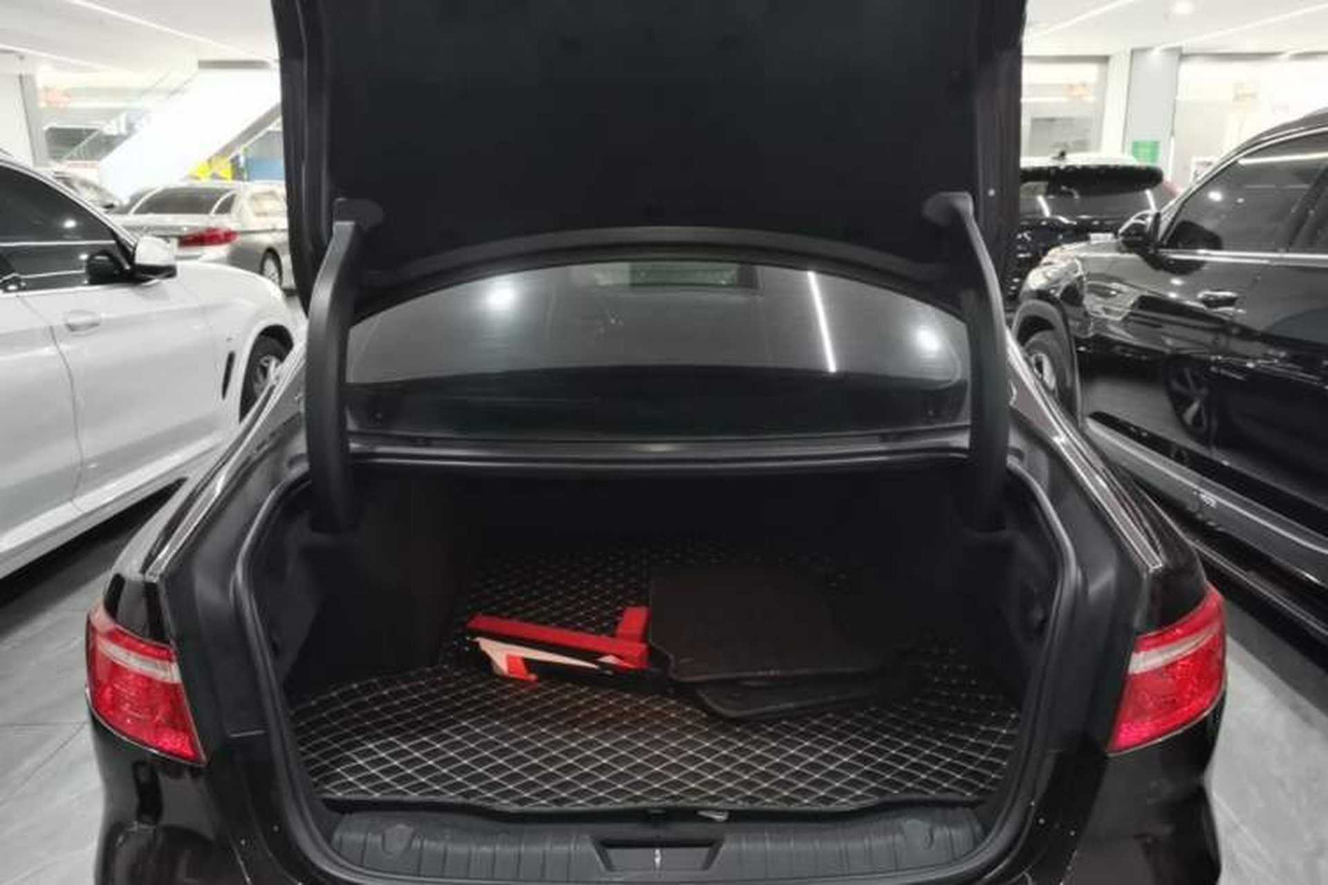 Used Jaguar XFL 2020 XFL 2.0T P200 Two-Wheel-Drive Elite Edition Trunk