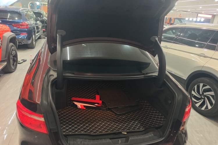 Used Jaguar XFL 2020 XFL 2.0T P200 Two-Wheel-Drive Elite Edition Trunk
