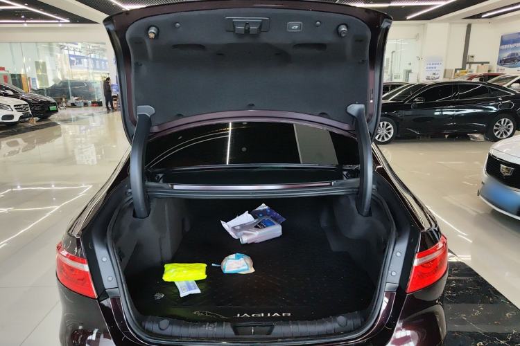 Used Jaguar XFL 2020 XFL 2.0T P250 Two-Wheel-Drive Luxury Edition Trunk