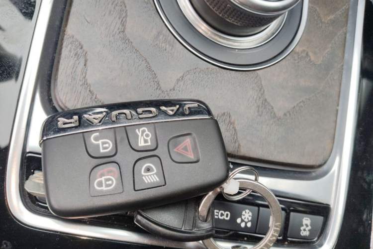 Used Jaguar XFL 2020 XFL 2.0T P250 Four-Wheel Drive Luxury Edition Vehicle Key