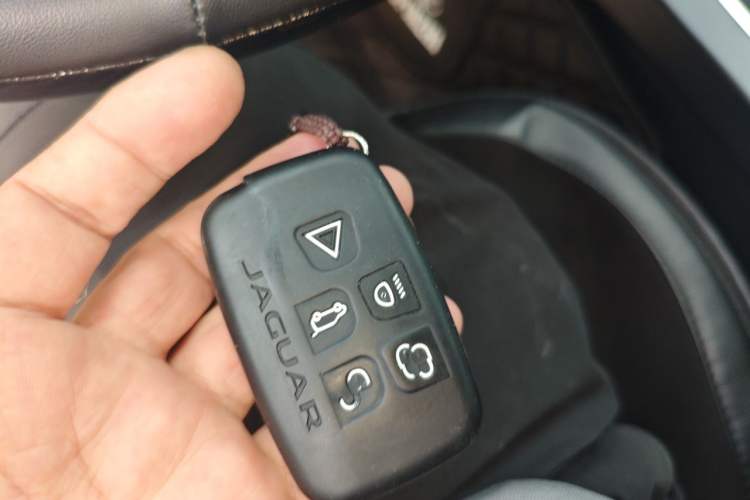 Used Jaguar XFL 2020 XFL 2.0T P200 Two-Wheel-Drive Rally Flag Edition Vehicle Key