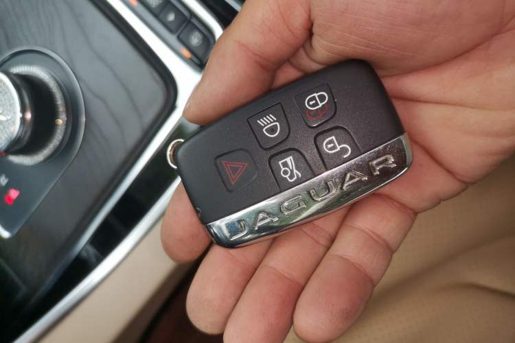 Used Jaguar XFL 2020 XFL 2.0T P250 Four-Wheel Drive Luxury Edition Vehicle Key