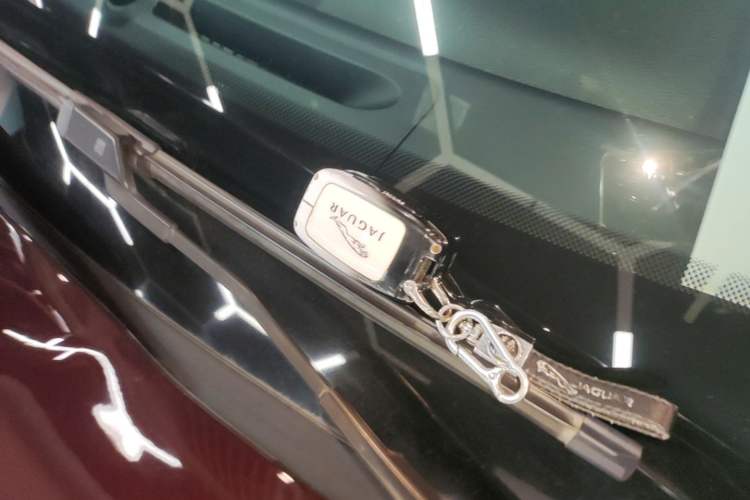 Used Jaguar XFL 2020 XFL 2.0T P200 Two-Wheel-Drive Rally Flag Edition Vehicle Key