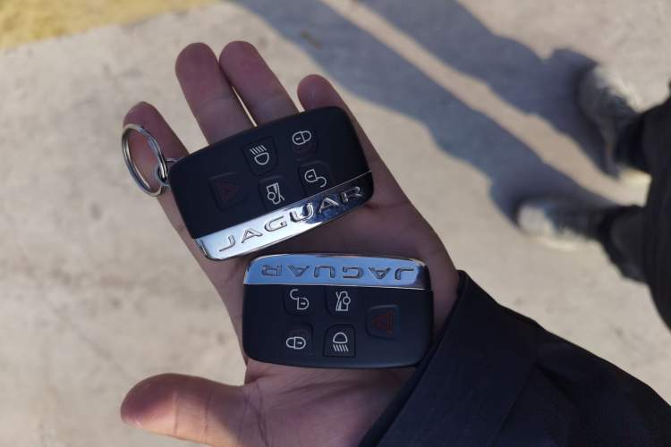 Used Jaguar XFL 2020 XFL 2.0T P200 Two-Wheel-Drive Rally Flag Edition Vehicle Key